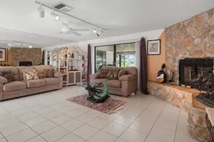 2428 Duchess Ct, Naples, FL 34112 - Photo 10