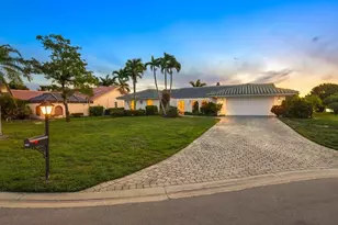 2428 Duchess Ct, Naples, FL 34112 - Photo 2