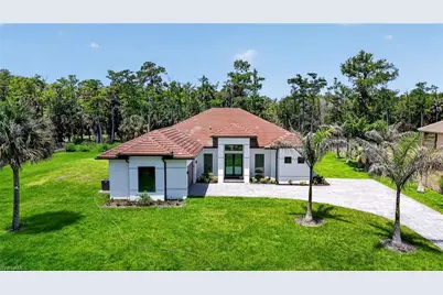 563 15th St NW, Naples, FL 34120 - Photo 2
