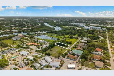 3090 Pine Tree Dr, Bonita Springs, FL 34134 - Photo 4