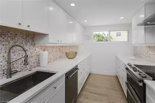3420 Gulf Shore Blvd N, Naples, FL 34103 - Photo 8