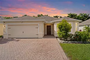 722 Hadley Pl W, Naples, FL 34104 - Photo 1