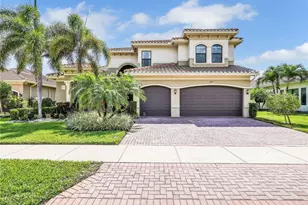 2756 Crystal Way, Naples, FL 34119 - Photo 2