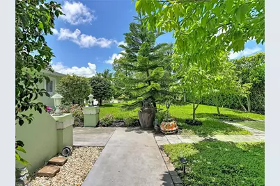 2280 Capri Ct, Naples, FL 34105 - Photo 38