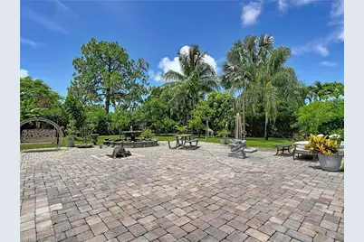 2280 Capri Ct, Naples, FL 34105 - Photo 36