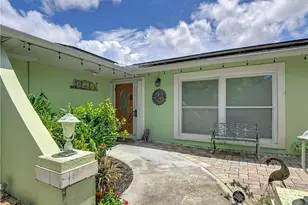 2280 Capri Ct, Naples, FL 34105 - Photo 4
