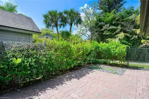 1325 Solana Rd, Naples, FL 34103 - Photo 20