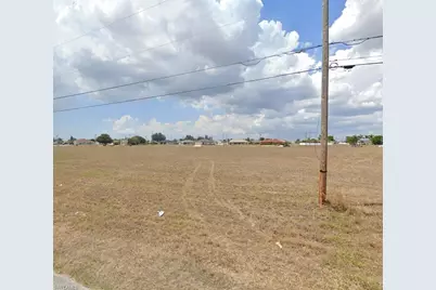 623 NE 15th Ter, Cape Coral, FL 33909 - Photo 4