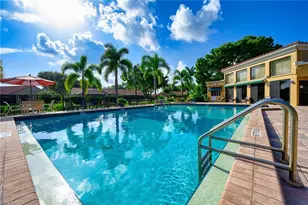 586 Beachwalk Cir, Naples, FL 34108 - Photo 30