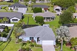 1019 SE 5th Pl, Cape Coral, FL 33990 - Photo 2