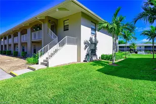 135 Cypress Way E, Naples, FL 34110 - Photo 4