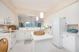650 Vintage Reserve Cir, Naples, FL 34119 - Photo 16