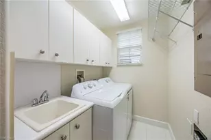 558 Vintage Reserve Ln, Naples, FL 34119 - Photo 22
