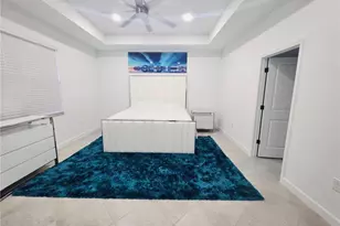 9230 Aqua Overlook Ct, Lehigh Acres, FL 33936 - Photo 6