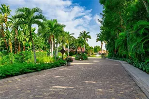 613 Beachwalk Cir, Naples, FL 34108 - Photo 30