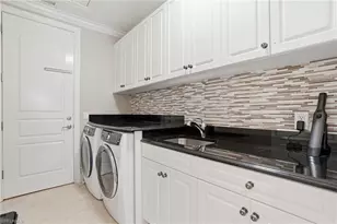 2543 Marquesa Royale Ln, Naples, FL 34109 - Photo 22