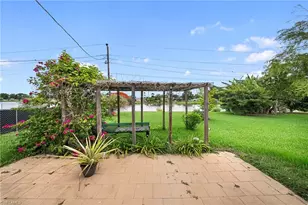 803 Monet St, Lehigh Acres, FL 33936 - Photo 28