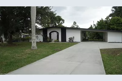 544 Bayside Dr, Fort Myers, FL 33919 - Photo 2