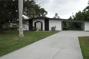 544 Bayside Dr, Fort Myers, FL 33919 - Photo 2