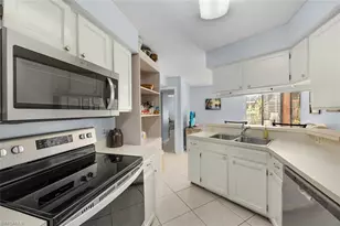 114 Cypress Way E, Naples, FL 34110 - Photo 6