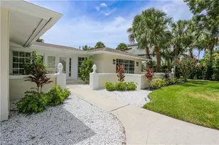 2901 Crayton Rd, Naples, FL 34103 - Photo 16
