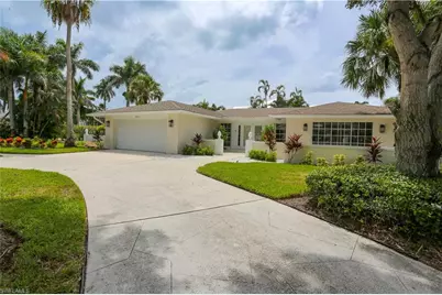 2901 Crayton Rd, Naples, FL 34103 - Photo 10