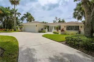 2901 Crayton Rd, Naples, FL 34103 - Photo 10