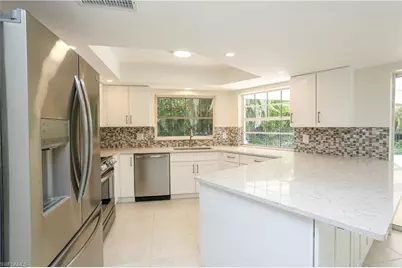 2901 Crayton Rd, Naples, FL 34103 - Photo 4