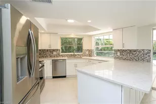 2901 Crayton Rd, Naples, FL 34103 - Photo 4
