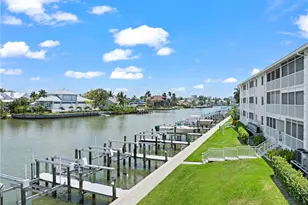 10684 Gulf Shore Dr, Naples, FL 34108 - Photo 26