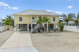 320 Madison Ct, Fort Myers Beach, FL 33931 - Photo 4