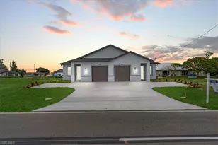 1812/1814 NE 8th Pl, Cape Coral, FL 33909 - Photo 2
