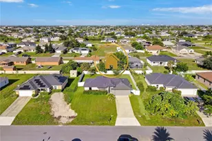 1317 NE 4th Pl, Cape Coral, FL 33909 - Photo 38