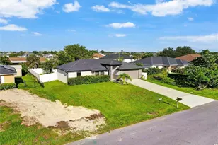 1317 NE 4th Pl, Cape Coral, FL 33909 - Photo 30