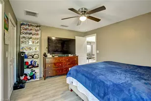 1317 NE 4th Pl, Cape Coral, FL 33909 - Photo 20