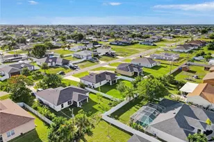 1317 NE 4th Pl, Cape Coral, FL 33909 - Photo 44