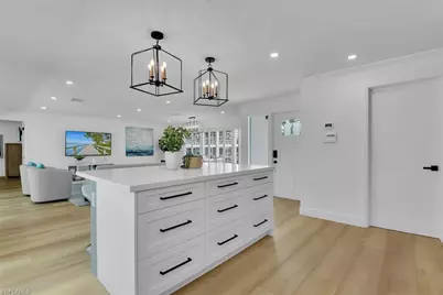 740 Park Shore Dr, Naples, FL 34103 - Photo 10