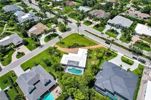 740 Park Shore Dr, Naples, FL 34103 - Photo 2