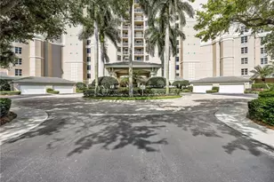 1001 Arbor Lake Dr, Naples, FL 34110 - Photo 32