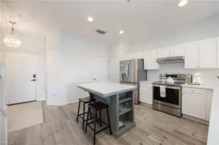 1058 Albany Ct, Naples, FL 34105 - Photo 4