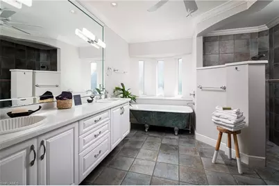 420 Palm Cir E, Naples, FL 34102 - Photo 20