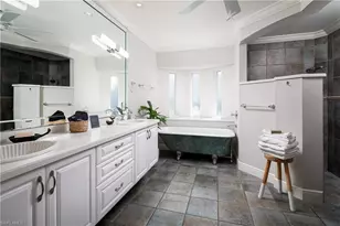 420 Palm Cir E, Naples, FL 34102 - Photo 20