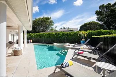 420 Palm Cir E, Naples, FL 34102 - Photo 14