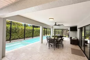 1089 Nottingham Dr, Naples, FL 34109 - Photo 18
