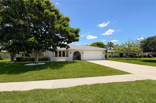 1089 Nottingham Dr, Naples, FL 34109 - Photo 2