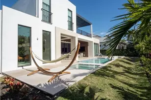 590 6th Ave N, Naples, FL 34102 - Photo 8