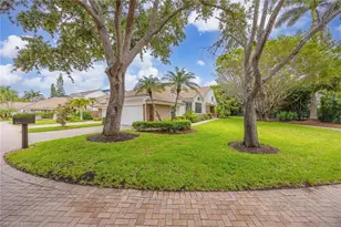 571 Park Shore Dr, Naples, FL 34103 - Photo 2