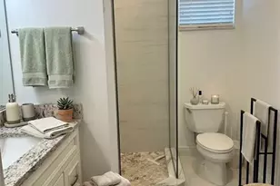 562 Laguna Royale Blvd, Naples, FL 34119 - Photo 14