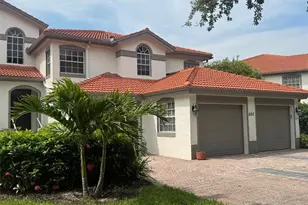 562 Laguna Royale Blvd, Naples, FL 34119 - Photo 2