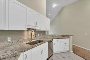 386 Enclave Dr, Lakeland, FL 33803 - Photo 2